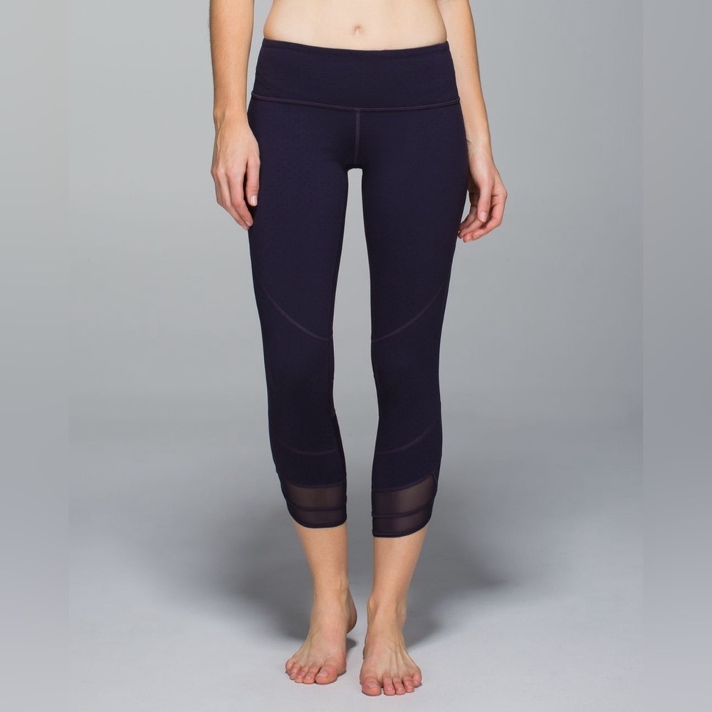 Lululemon Emerge Renewed Crop *Full-On Luon
Shine Dot Black Grape